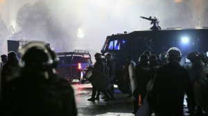Qazaxıstanda etirazlar: Aktobe şəhərində polis xalqın tərəfinə keçdi